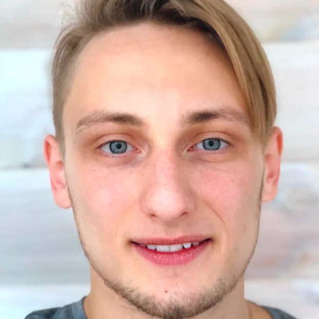 Преподаватель Максим Стерхов