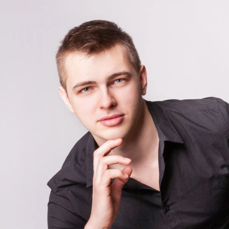 Преподаватель Василий Юрченко