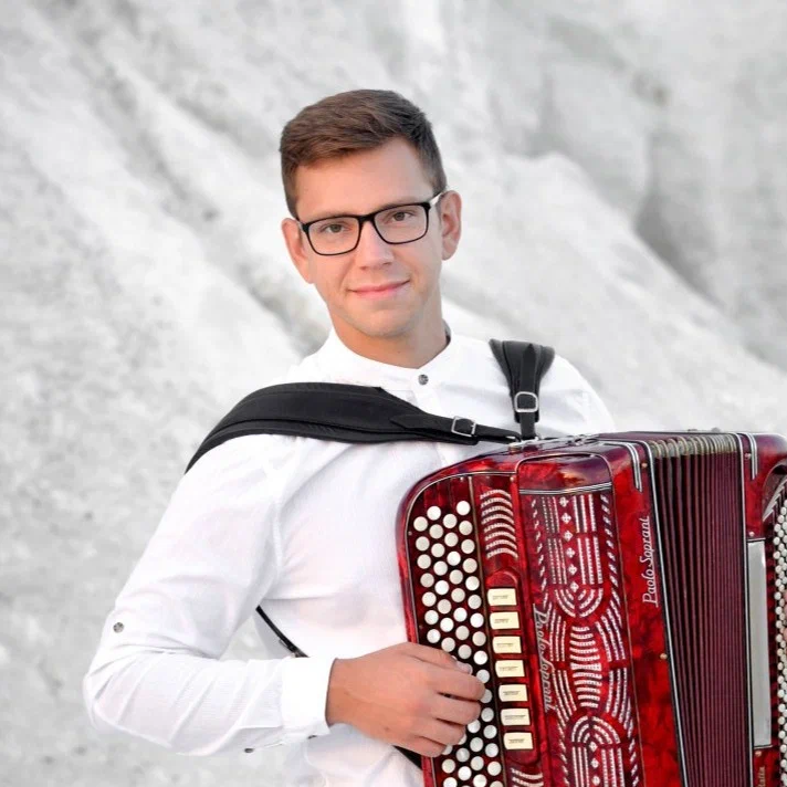 Преподаватель Игорь Маслов