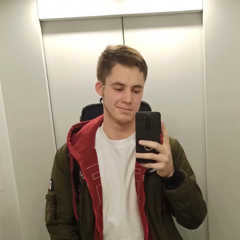 Преподаватель Тимофей Левченко