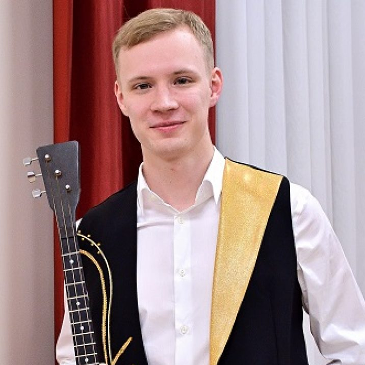 Преподаватель Николай Потапов