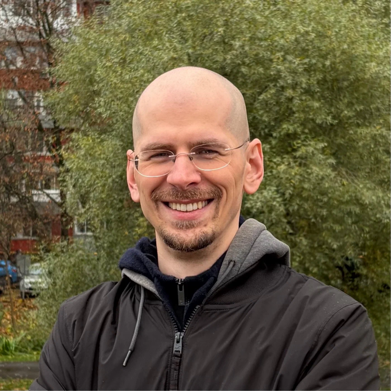 Преподаватель Дмитрий Романов