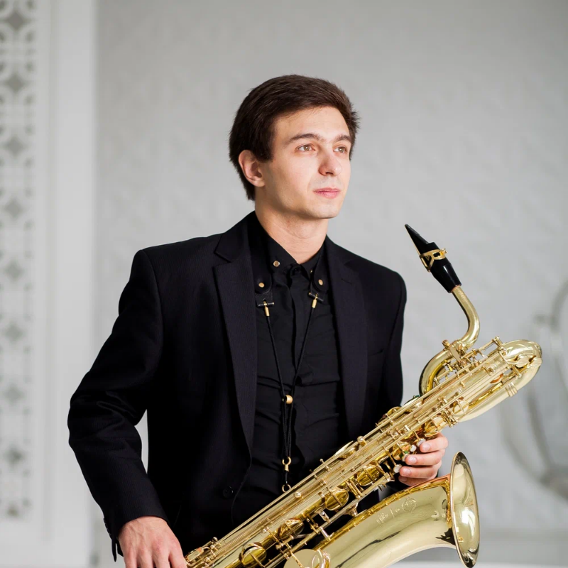 Преподаватель Михаил Лебедев