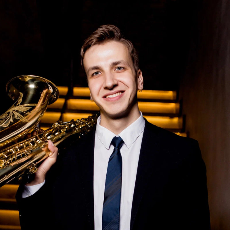 Преподаватель Валентин Гузиев