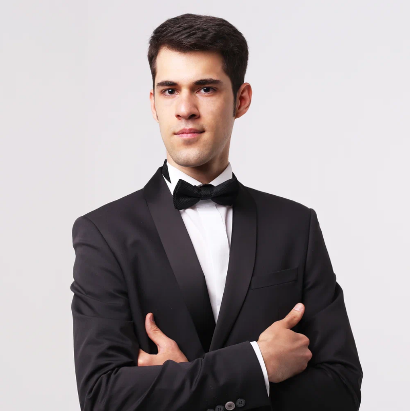 Преподаватель Максим Минцаев