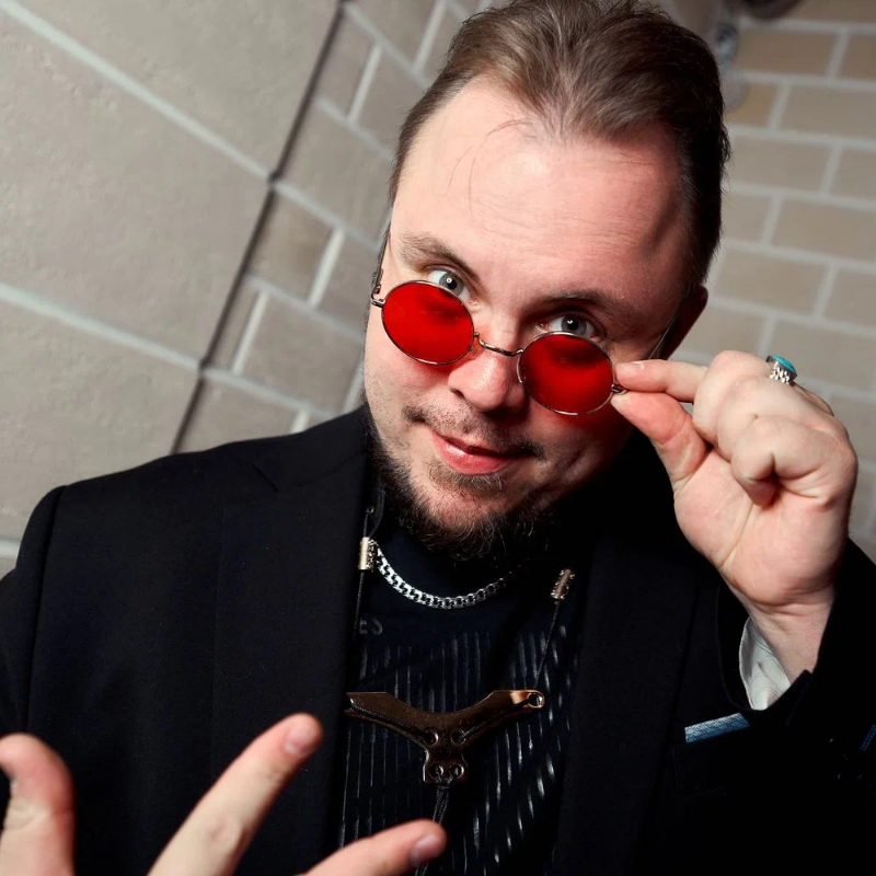 Преподаватель Евгений Кривопалов