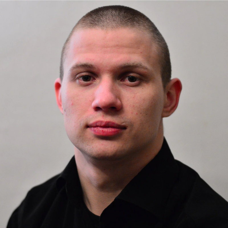 Преподаватель Сергей Мельников