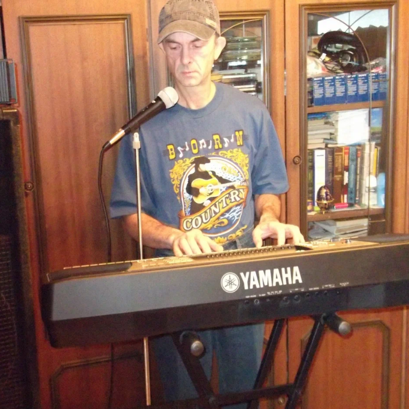 Преподаватель Виктор Бачурин