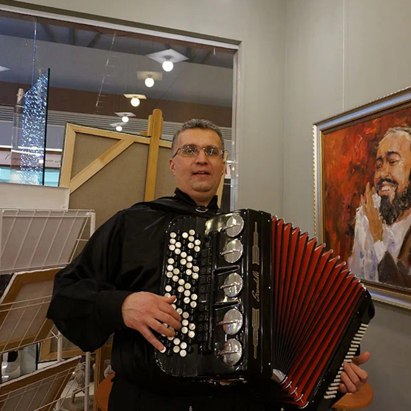 Преподаватель Сергей Лихачёв