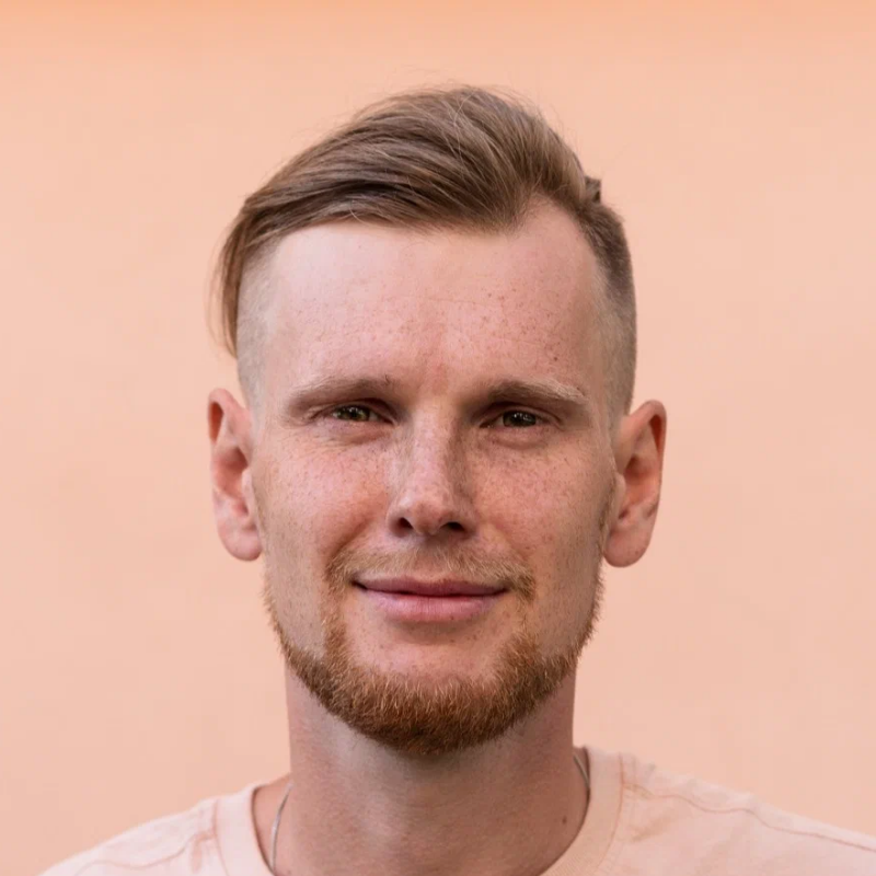 Преподаватель Дмитрий Попов