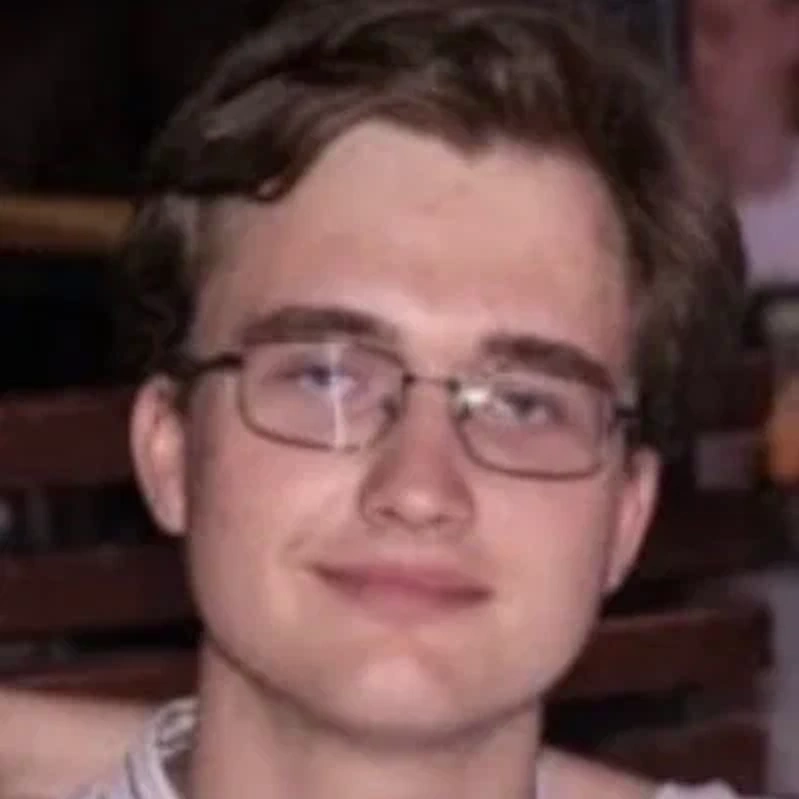 Преподаватель Андрей Устинов