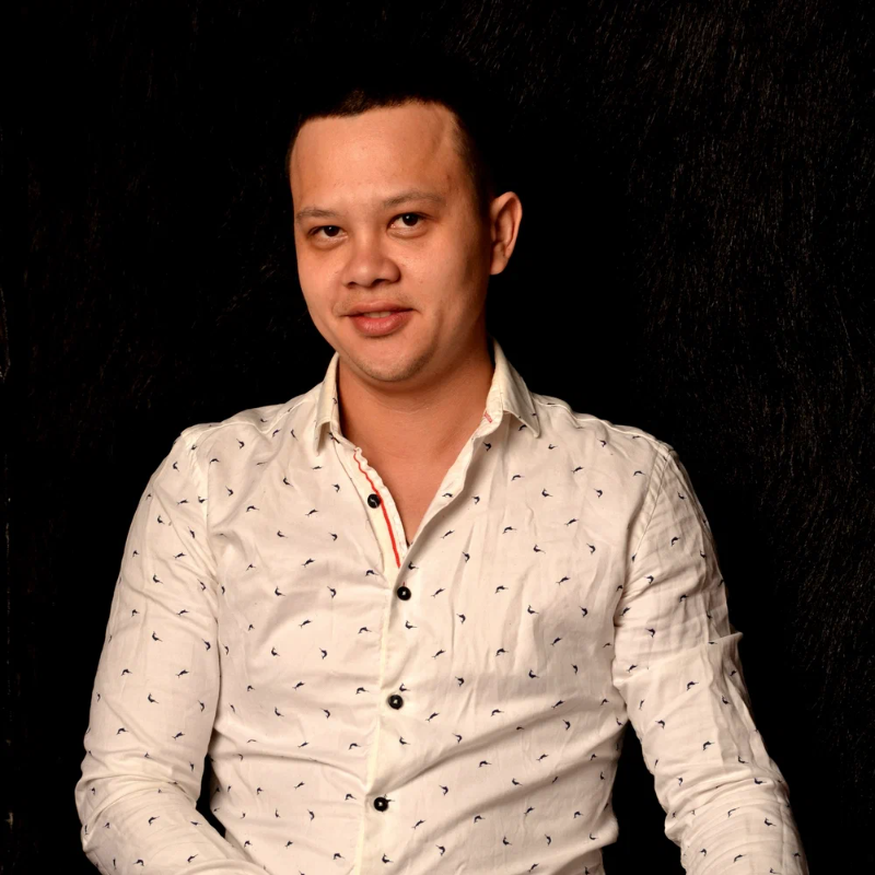 Преподаватель Сергей Тен