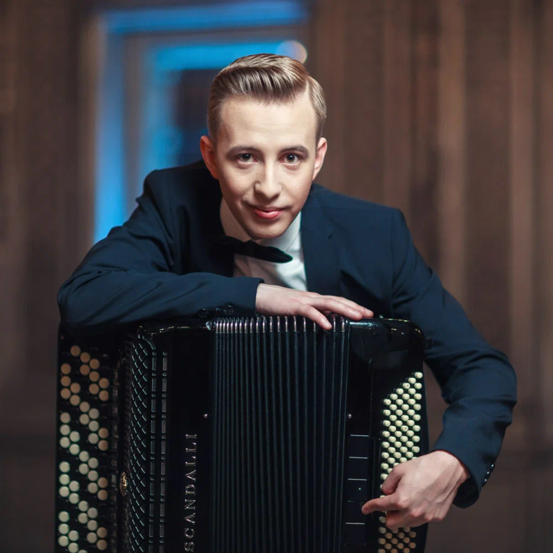 Преподаватель Максим Нехорошков