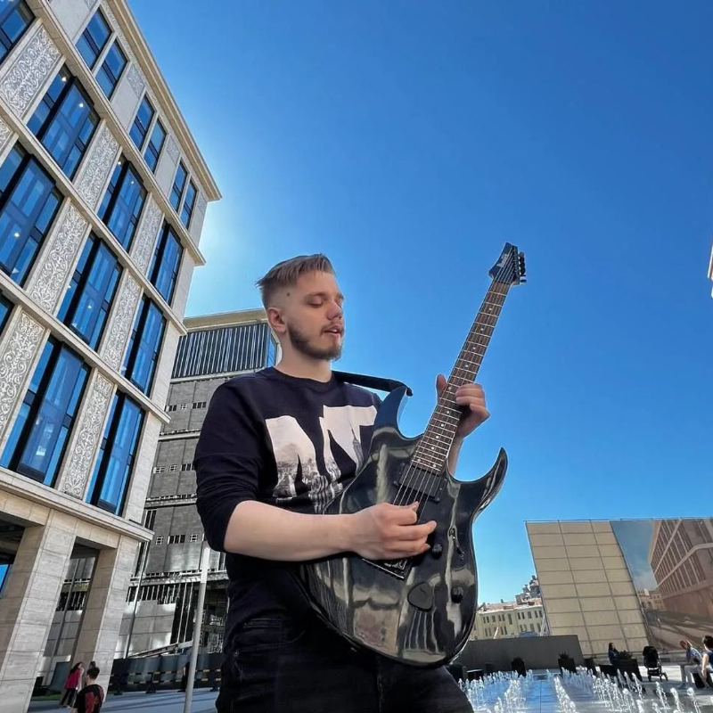 Преподаватель Даниил Редаков