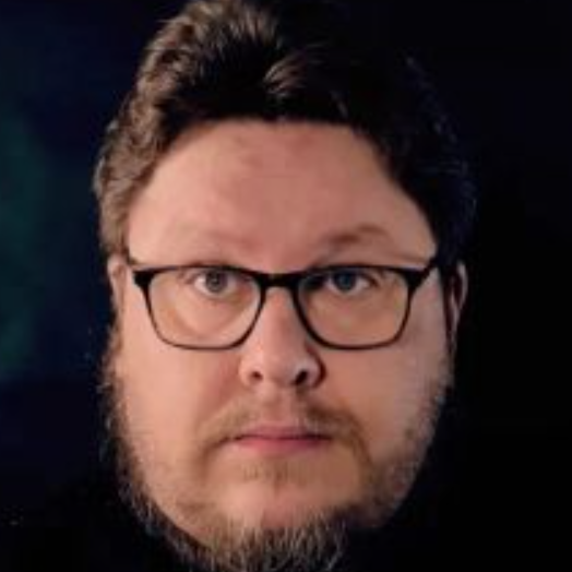 Преподаватель Павел Бегичев