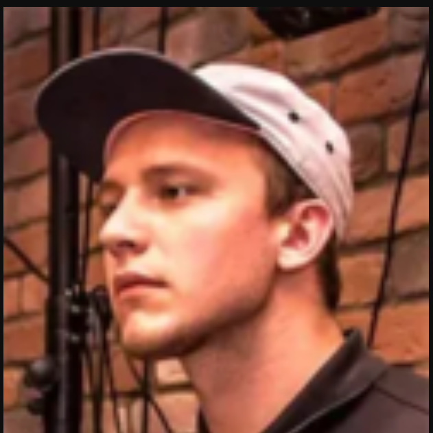 Преподаватель Данил Верещагин