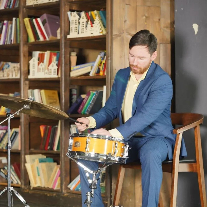 Преподаватель Олег Степанов