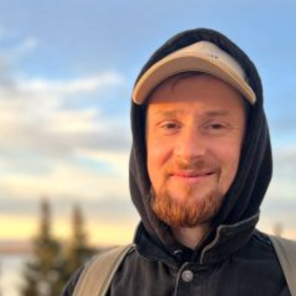 Преподаватель Евгений Лукьянов