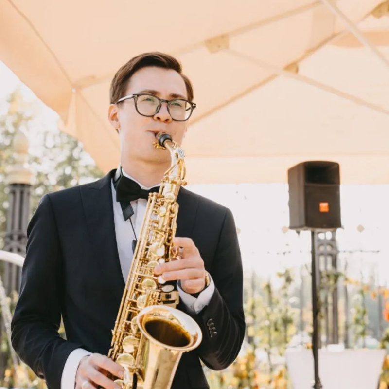 Преподаватель Григорий Плотников