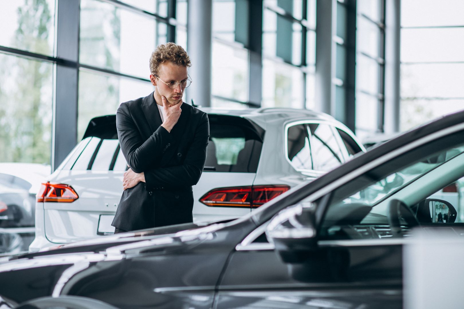 Продавать ли авто. Автолюбители человек. Подбор авто по банкротству. Смотреть машины. Как выбрать себе машину.