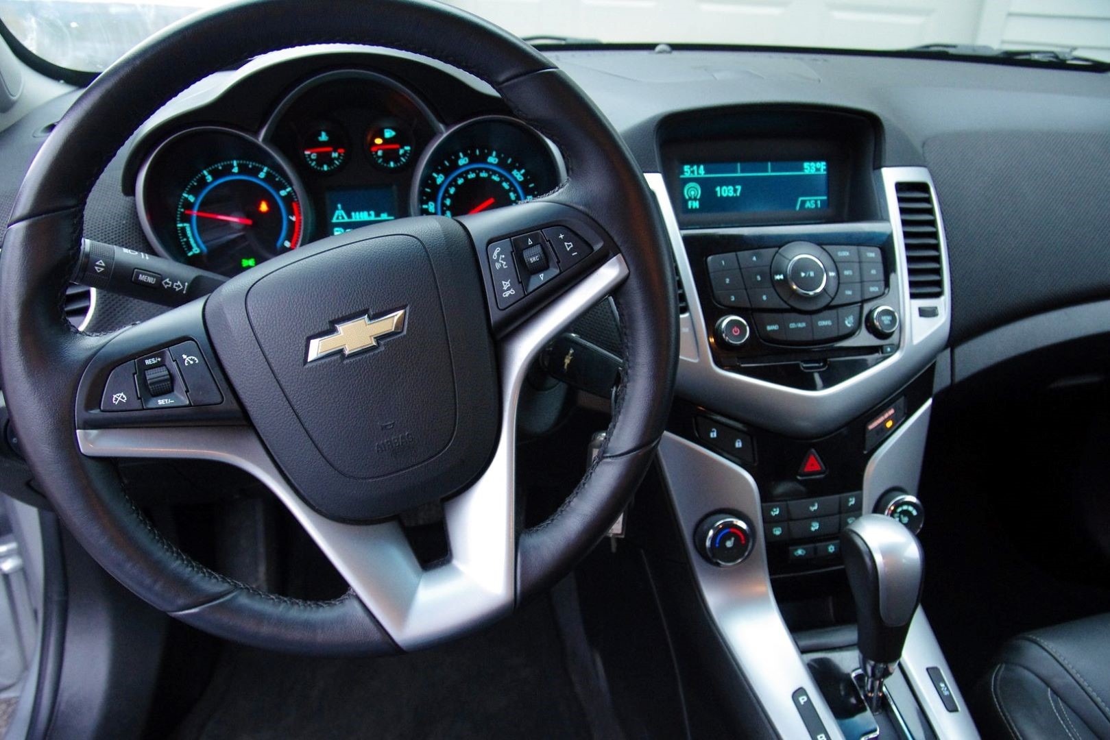 Круз на механике. Chevrolet Cruze 2012 салон. Chevrolet Cruze 2012. Chevrolet Cruze 2012 седан салон. Chevrolet Cruze 2012 Interior.