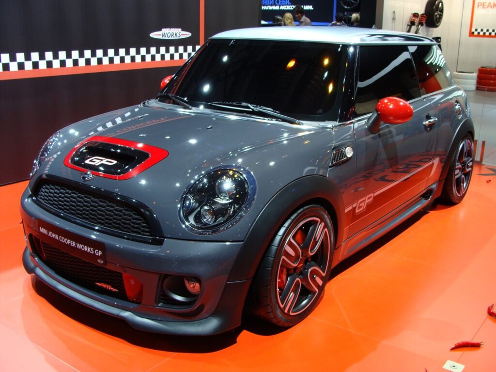 Какие модели автомобилей Mini есть в России в кузове хэтчбек