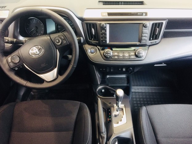 Какой кроссовер лучше - Toyota RAV4 или Nissan X-Trail