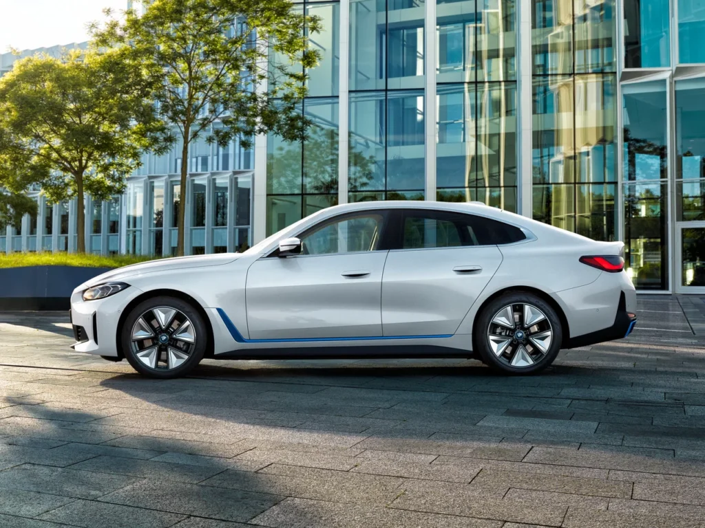 BMW i4: Электромобиль, который не даст вам заскучать