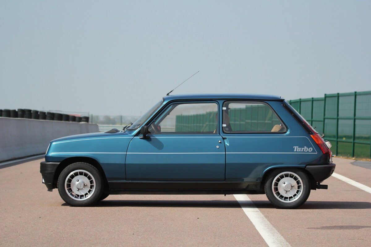 Renault 5: Ретро-футуризм в действии