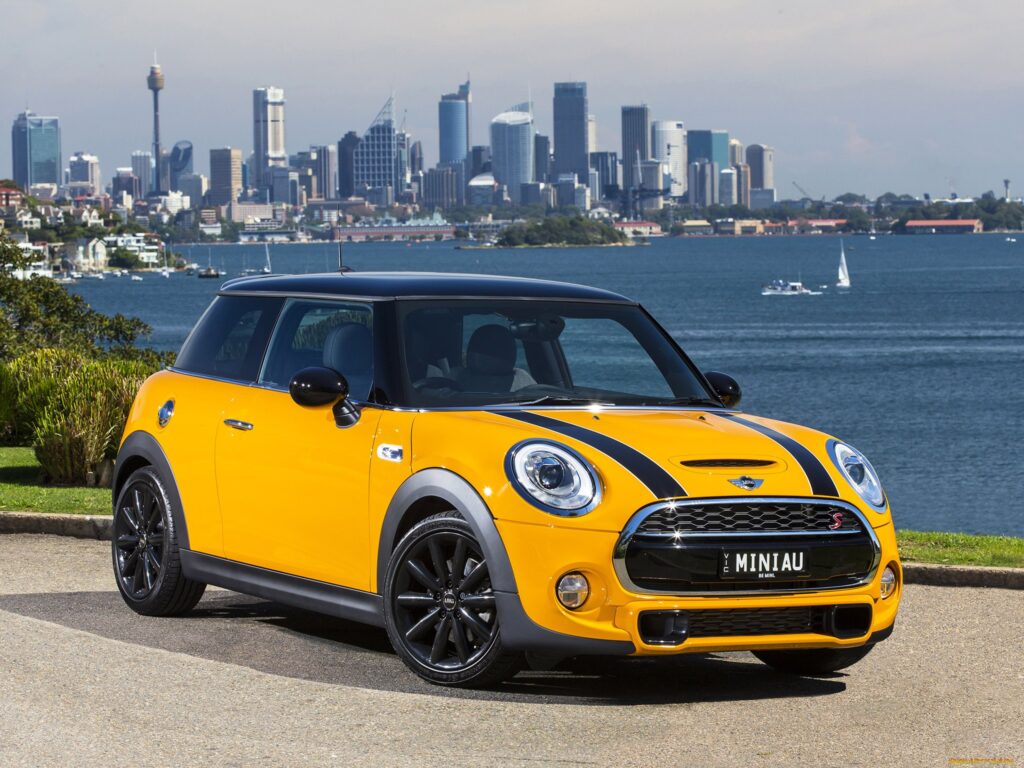 Почему стоит купить авто Mini в России: характеристики и цены
