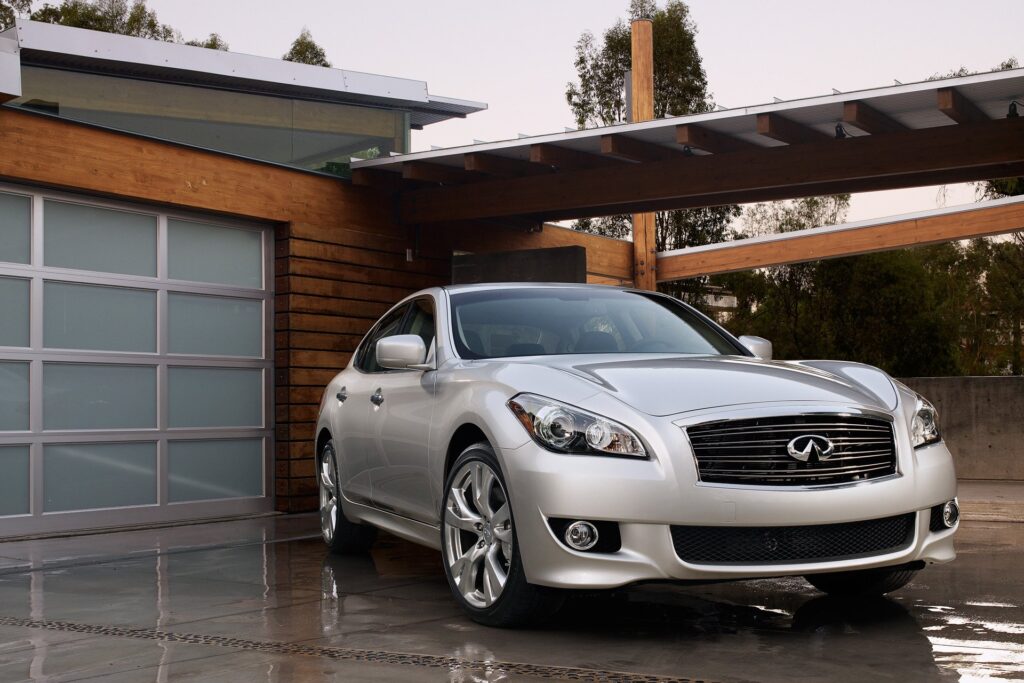 Популярные модели Infiniti: Q50 и QX50