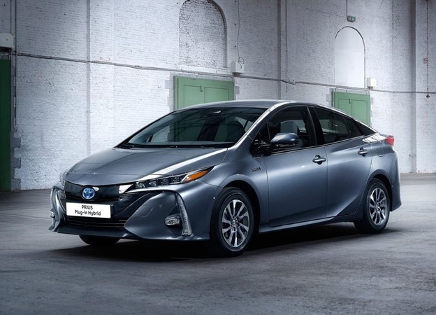 Toyota Prius 4 поколения в кузове лифтбек