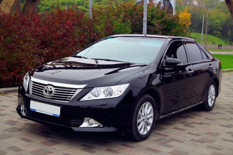 Чем Toyota Camry в сороковом кузове отличается от пятидесятого
