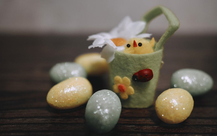 Красим яйца на Пасху натуральными красителями