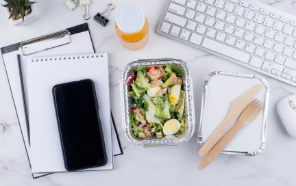 Главные ошибки в питании офисников и удалёнщиков — разбор нутрициолога