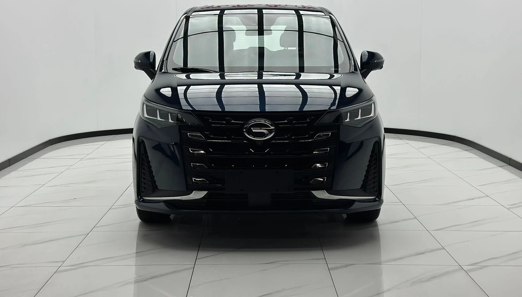 GAC Trumpchi M6 — фото 1