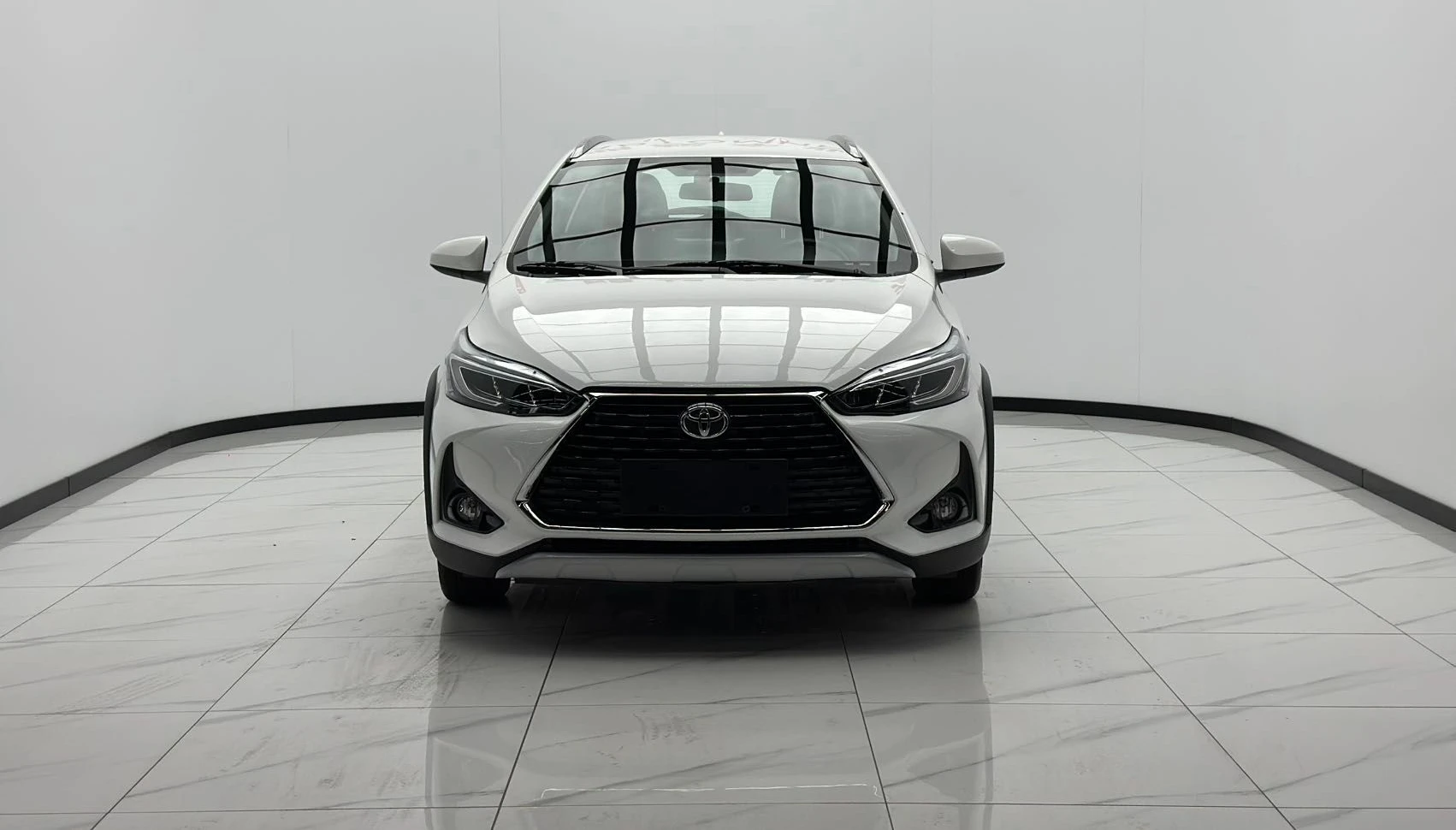 Toyota Yaris — фото 1