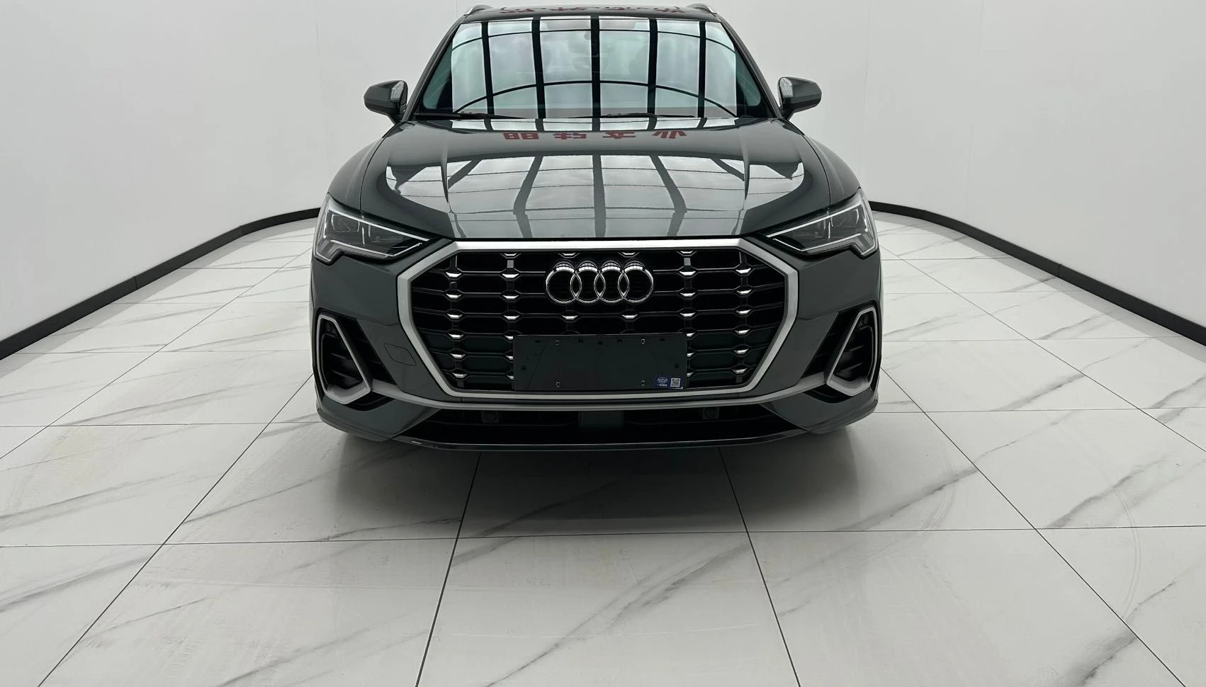 AUDI Q3 — фото 1