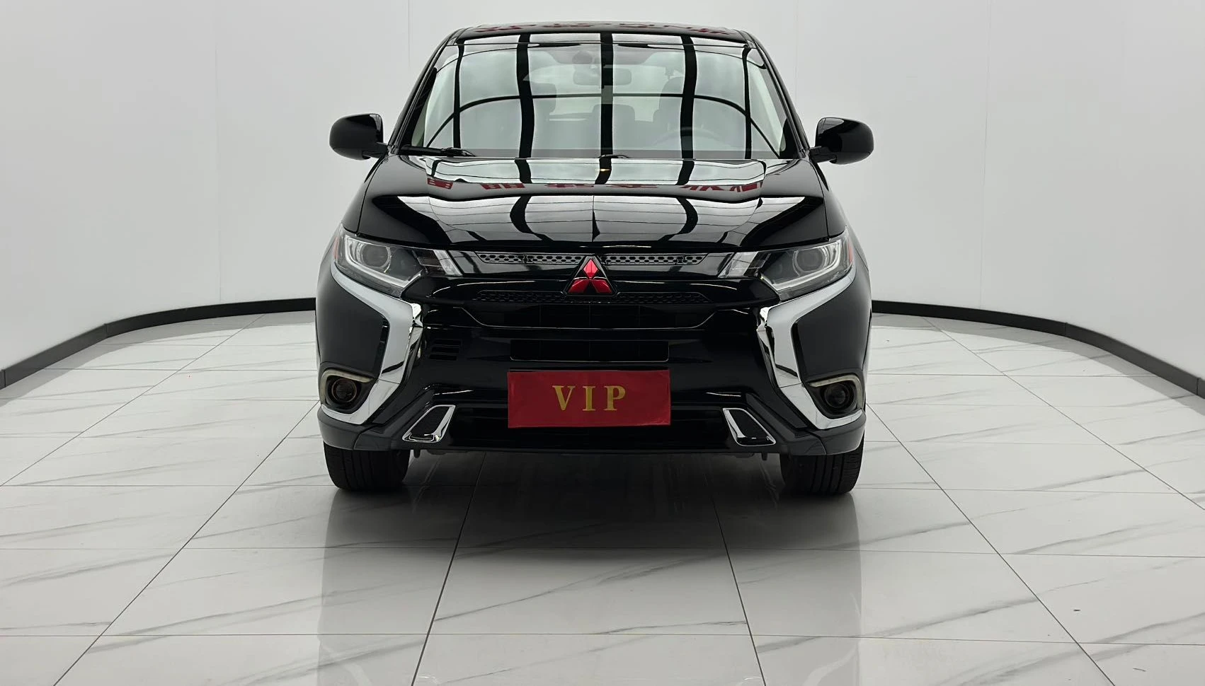 Mitsubishi Outlander — фото 1