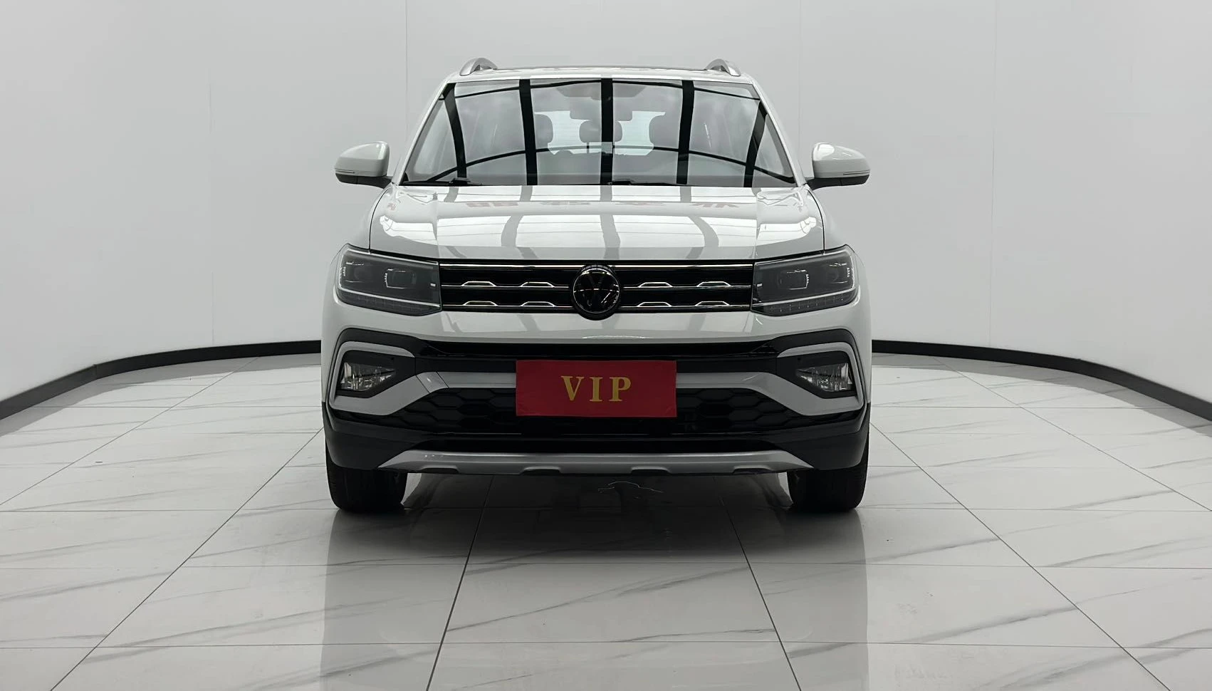 Volkswagen T-Cross — фото 1