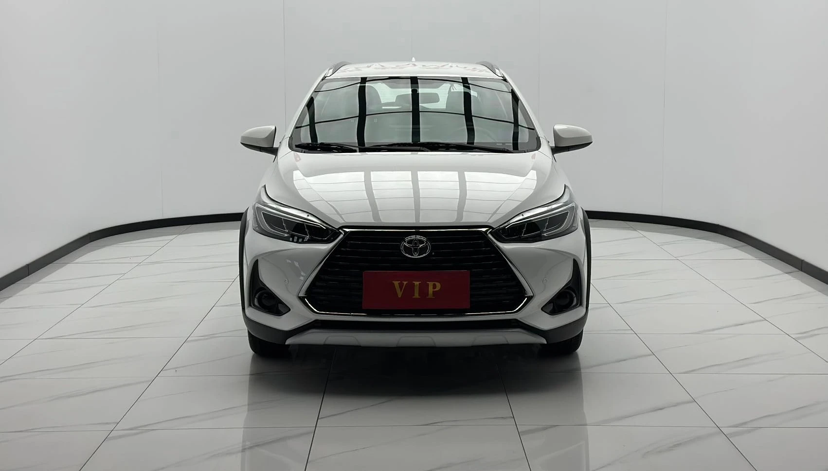 Toyota Yaris — фото 1