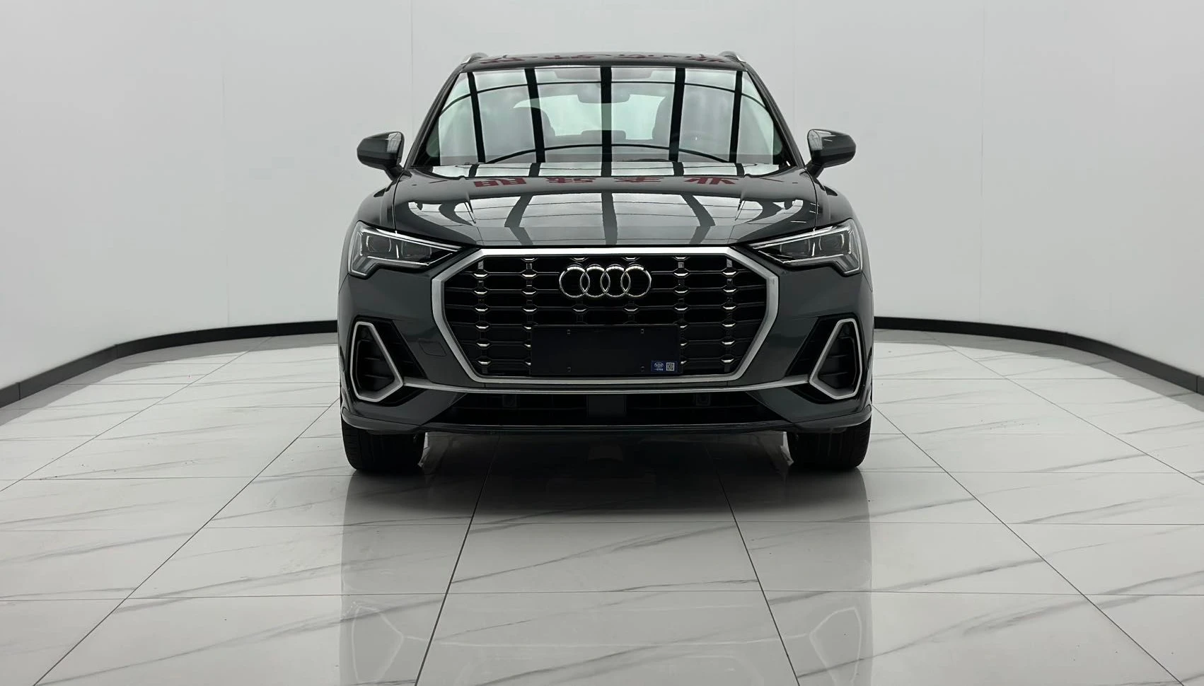 AUDI Q3 — фото 1