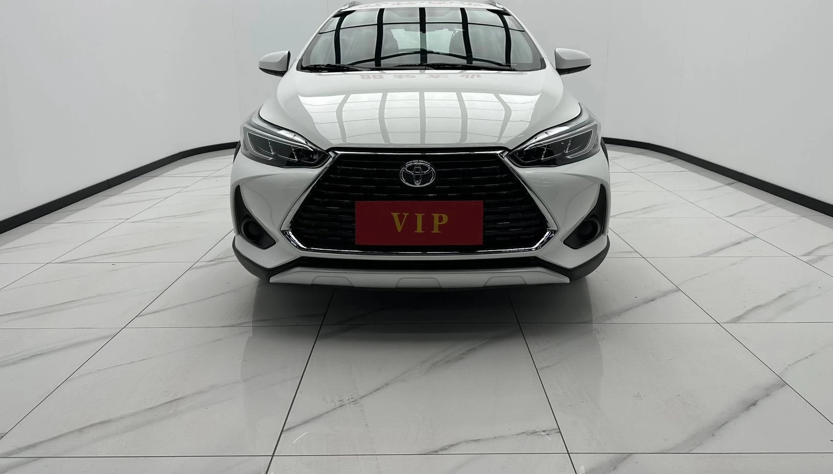 Toyota Yaris — фото 1