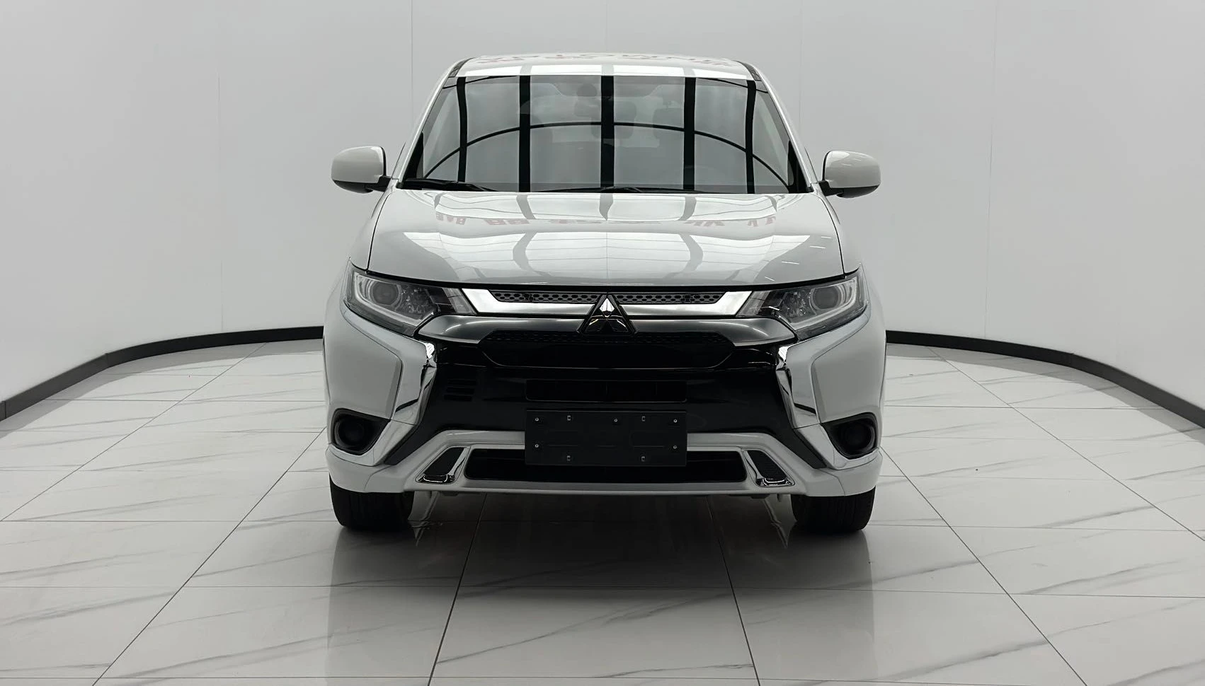 Mitsubishi Outlander — фото 1