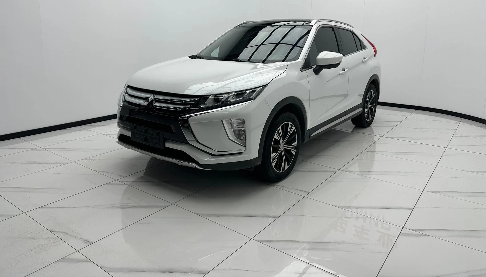 Mitsubishi Eclipse Cross — фото 1