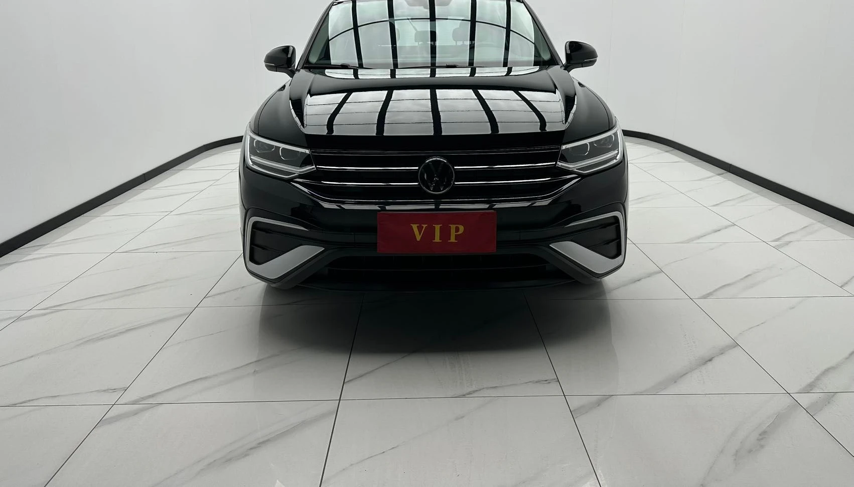 Volkswagen Tiguan L — фото 1
