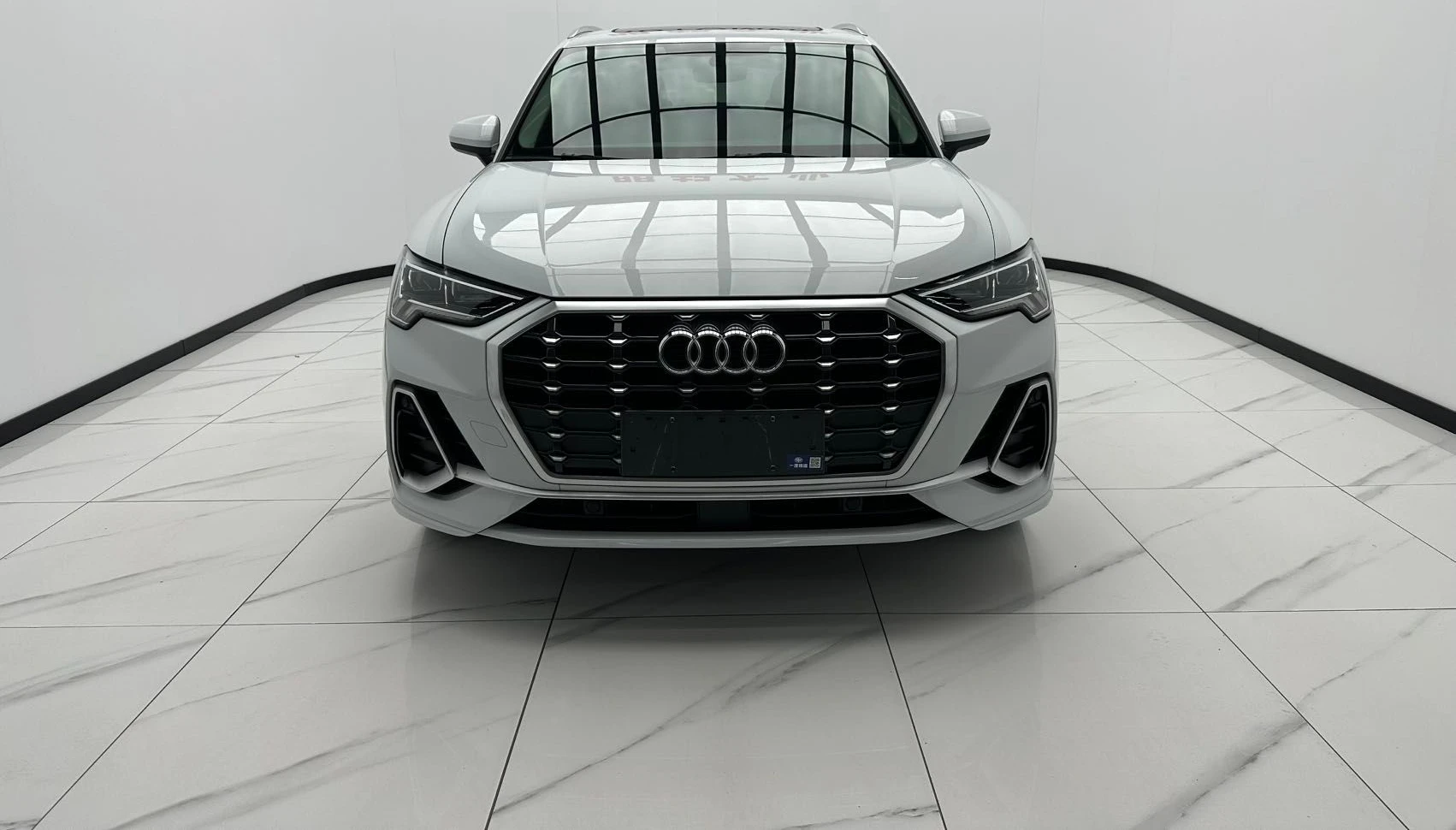 AUDI Q3 — фото 1