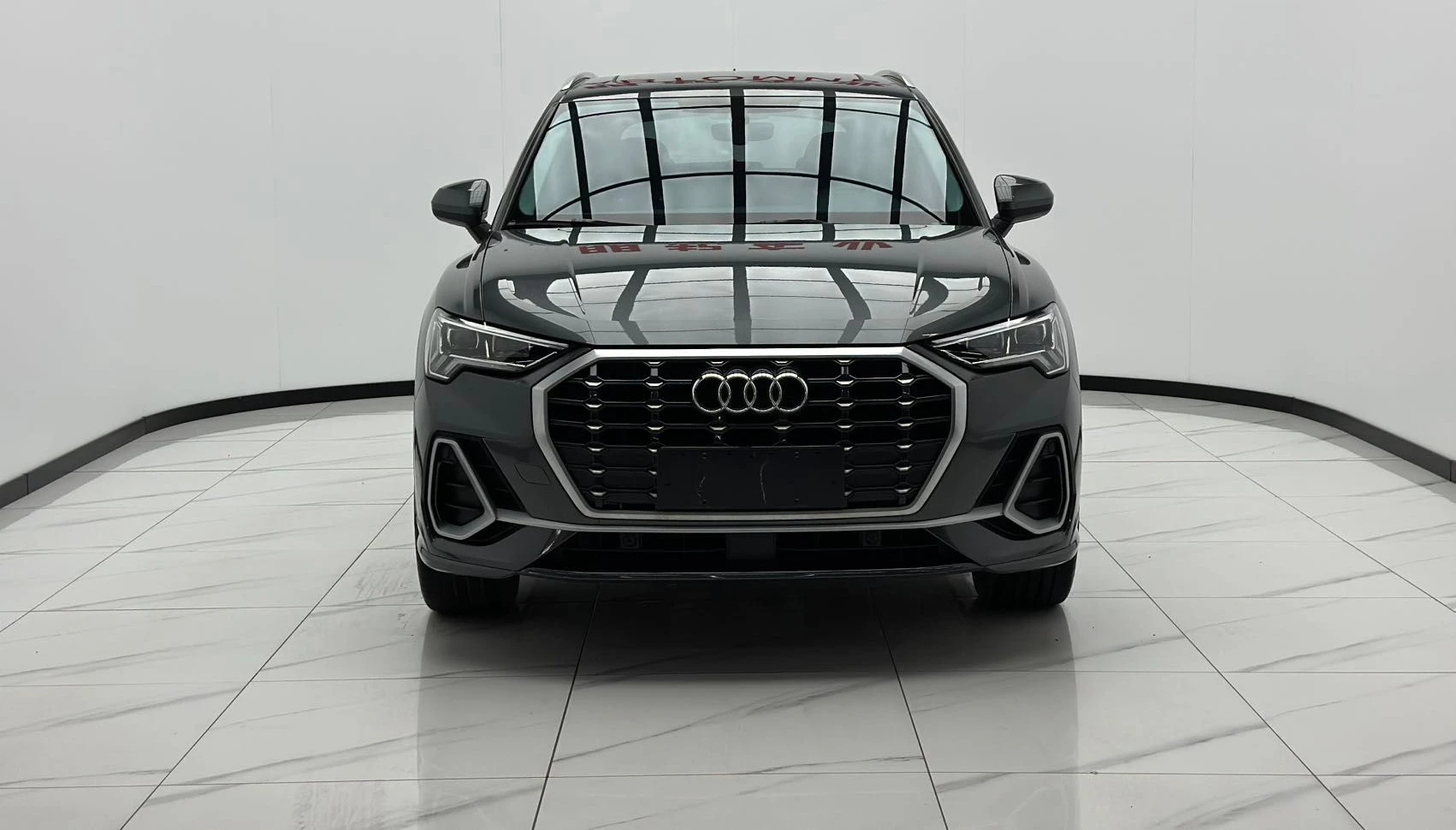 AUDI Q3 — фото 1