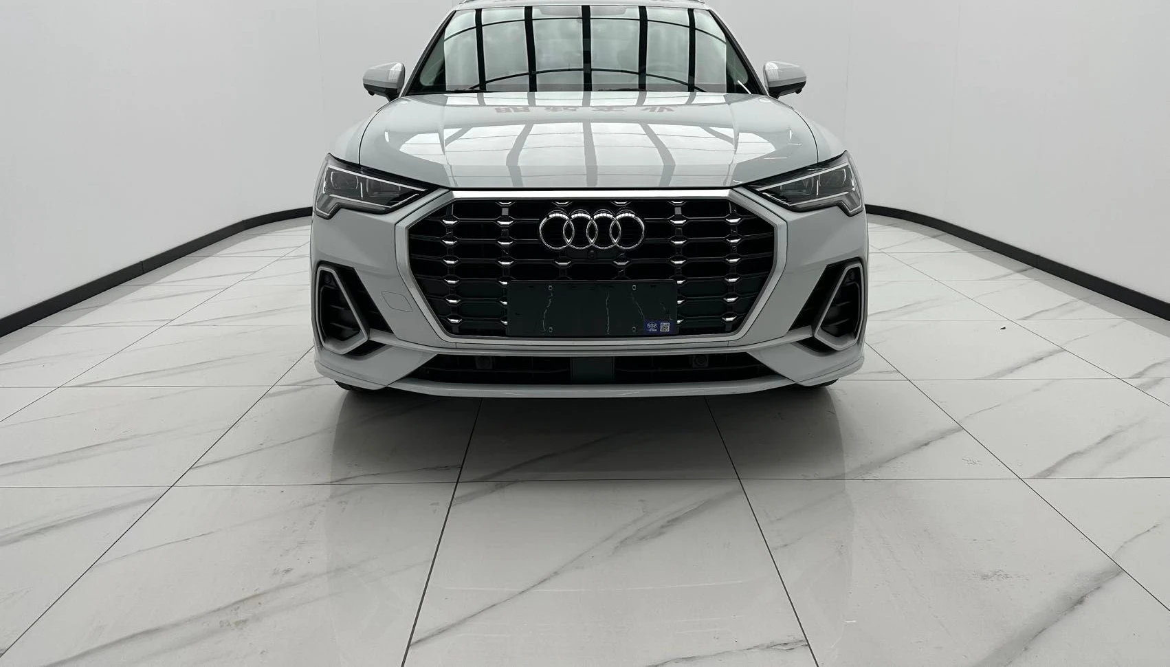 AUDI Q3 — фото 1