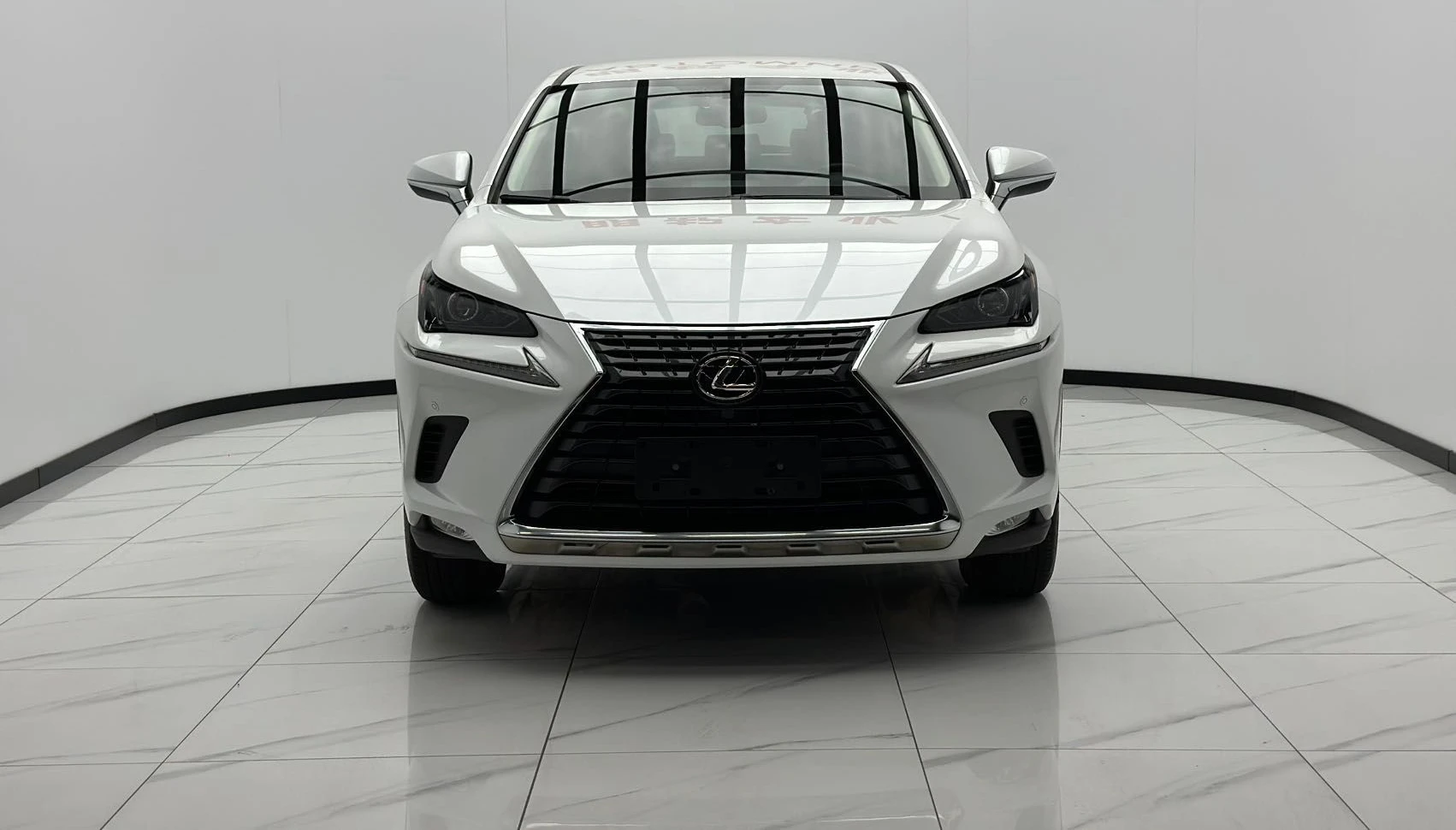 Lexus NX200 — фото 1